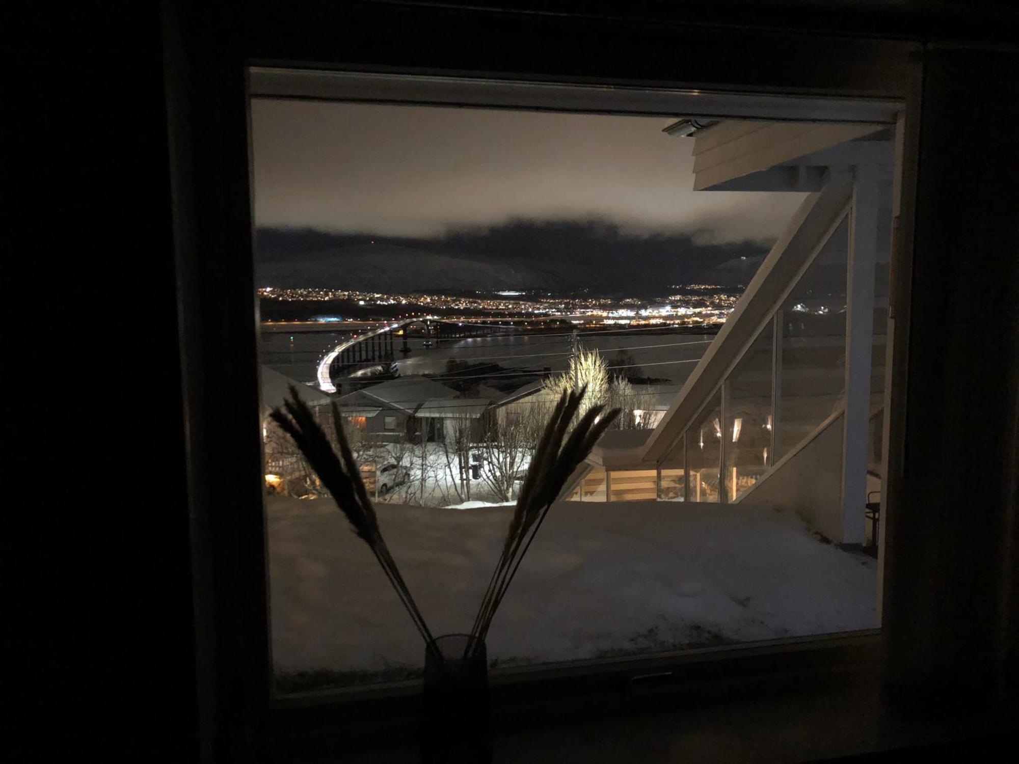 Moderne Og Trivelig Leilighet, Med Unik Utsikt ทรอมโซ ภายนอก รูปภาพ